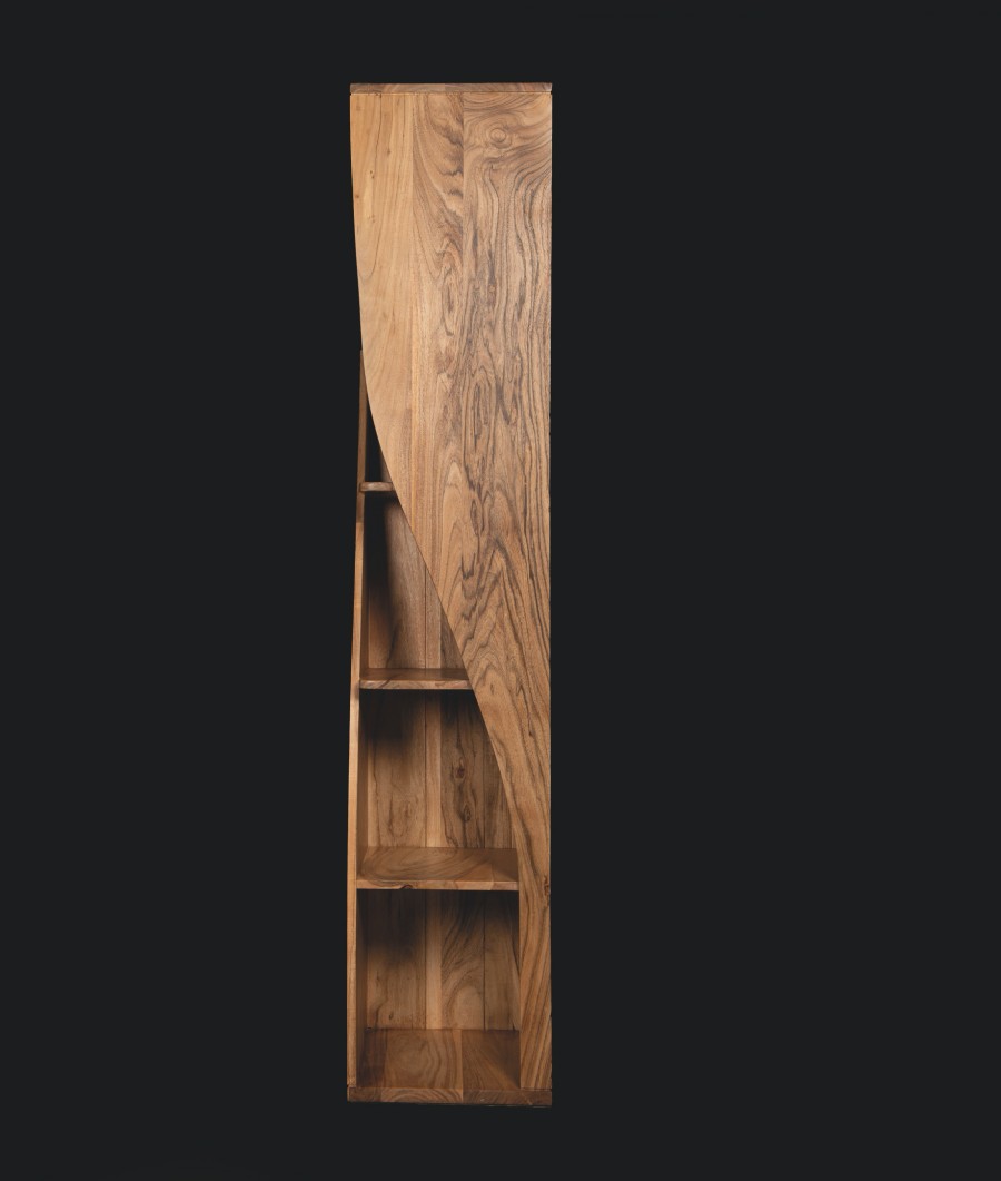 Libreria di design realizzata in legno massello nobile con cinque mensole